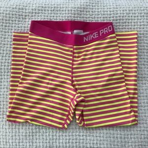 Nike Pro Capris